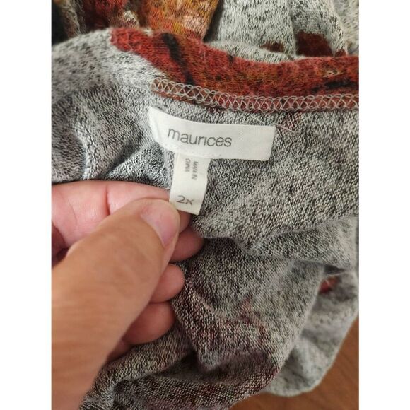 Maurices 2x Floral Twist Back V Neck Tee (R) - Picture 5 of 8